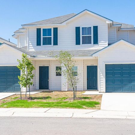 Gorgeous, Brand New 3 Bedrooms Home- Built 2024, Near Seaworld & Lackland Afb San Antonio Luaran gambar