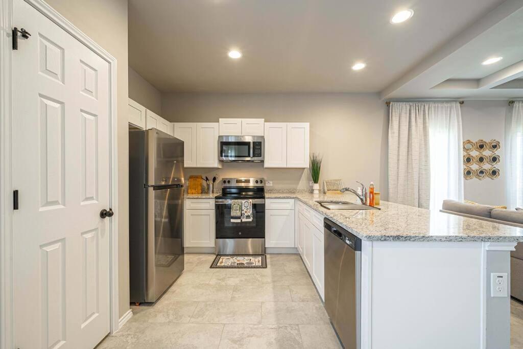 Gorgeous, Brand New 3 Bedrooms Home- Built 2024, Near Seaworld & Lackland Afb San Antonio Luaran gambar