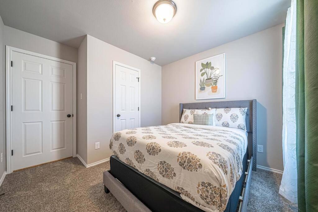 Gorgeous, Brand New 3 Bedrooms Home- Built 2024, Near Seaworld & Lackland Afb San Antonio Luaran gambar
