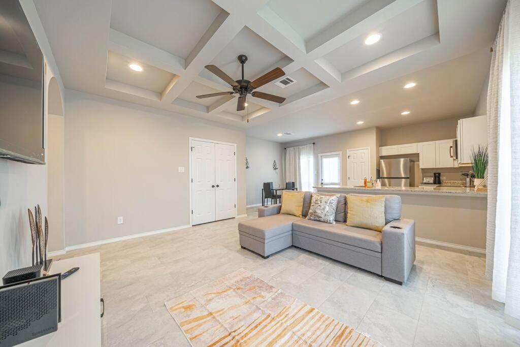 Gorgeous, Brand New 3 Bedrooms Home- Built 2024, Near Seaworld & Lackland Afb San Antonio Luaran gambar