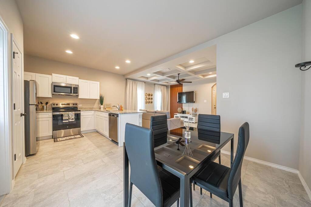 Gorgeous, Brand New 3 Bedrooms Home- Built 2024, Near Seaworld & Lackland Afb San Antonio Luaran gambar