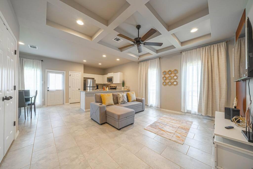 Gorgeous, Brand New 3 Bedrooms Home- Built 2024, Near Seaworld & Lackland Afb San Antonio Luaran gambar