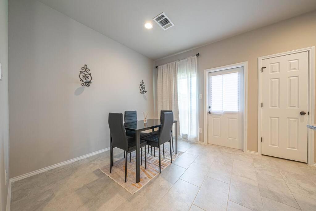 Gorgeous, Brand New 3 Bedrooms Home- Built 2024, Near Seaworld & Lackland Afb San Antonio Luaran gambar