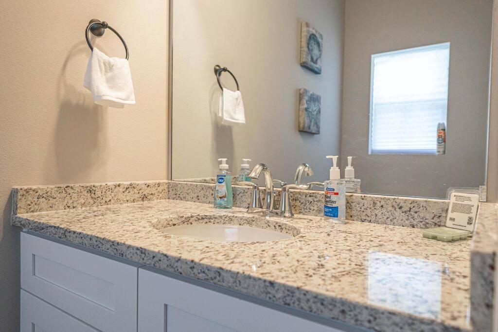 Gorgeous, Brand New 3 Bedrooms Home- Built 2024, Near Seaworld & Lackland Afb San Antonio Luaran gambar