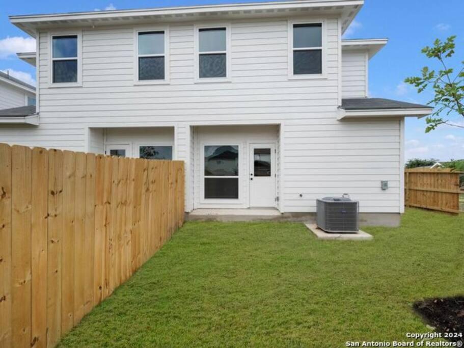Gorgeous, Brand New 3 Bedrooms Home- Built 2024, Near Seaworld & Lackland Afb San Antonio Luaran gambar
