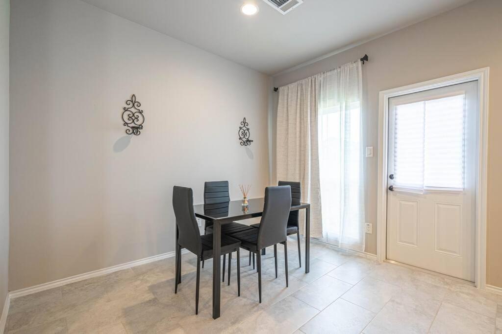 Gorgeous, Brand New 3 Bedrooms Home- Built 2024, Near Seaworld & Lackland Afb San Antonio Luaran gambar
