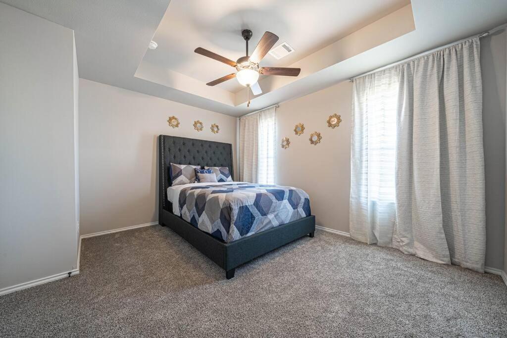 Gorgeous, Brand New 3 Bedrooms Home- Built 2024, Near Seaworld & Lackland Afb San Antonio Luaran gambar