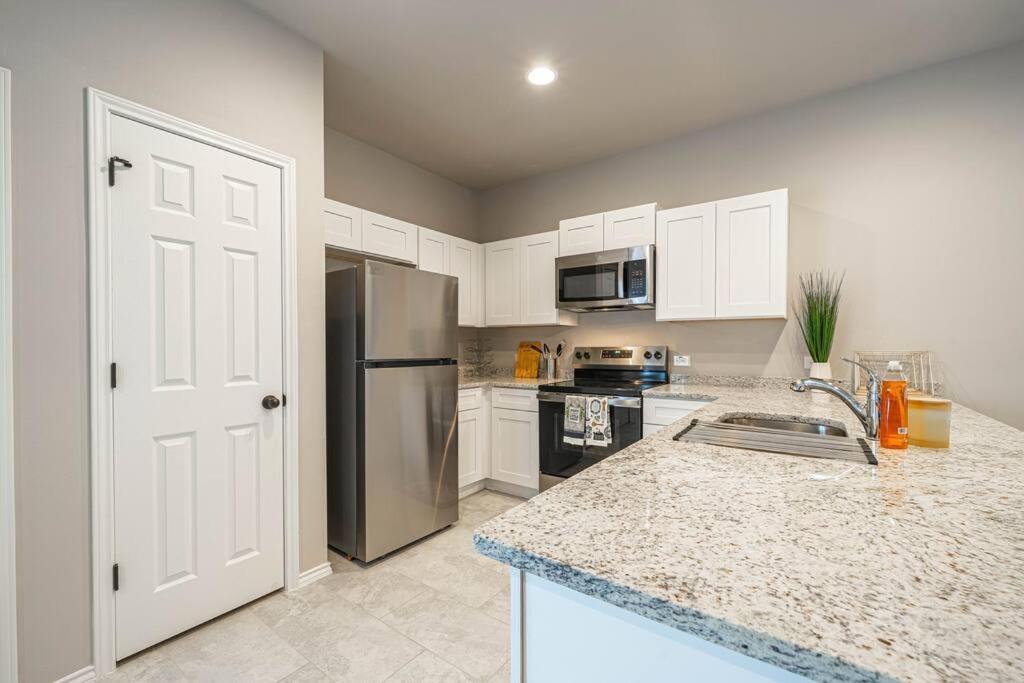 Gorgeous, Brand New 3 Bedrooms Home- Built 2024, Near Seaworld & Lackland Afb San Antonio Luaran gambar