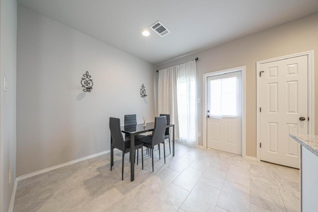 Gorgeous, Brand New 3 Bedrooms Home- Built 2024, Near Seaworld & Lackland Afb San Antonio Luaran gambar