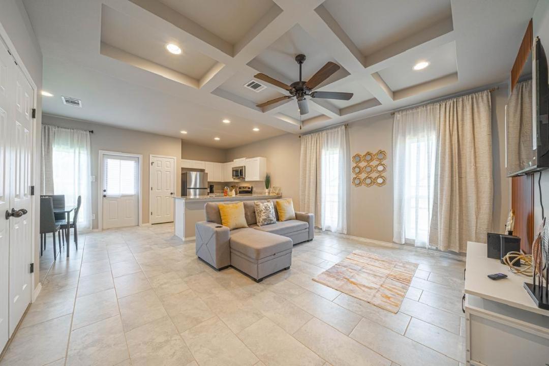 Gorgeous, Brand New 3 Bedrooms Home- Built 2024, Near Seaworld & Lackland Afb San Antonio Luaran gambar